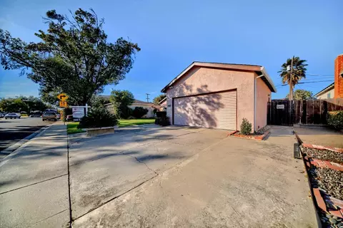 Exterior - 405 Charles Ave, Modesto, CA 95350 photo 17 of 25