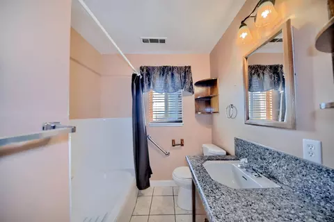 Bath - 405 Charles Ave, Modesto, CA 95350 photo 2 of 9