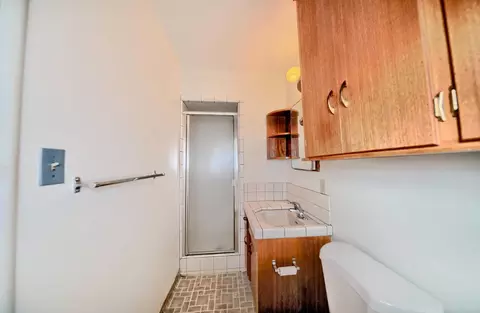 Bath - 405 Charles Ave, Modesto, CA 95350 photo 7 of 9