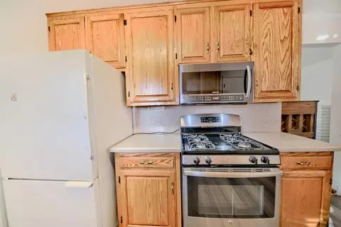 Kitchen - 405 Charles Ave, Modesto, CA 95350 photo 4 of 6