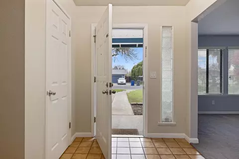 Entry Way - 3805 Spring Oak, Modesto, CA 95355 photo 2 of 10