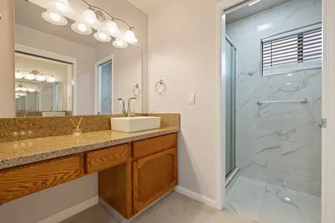 Bath - 3805 Spring Oak, Modesto, CA 95355 photo 3 of 3