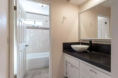 Bath - 3840 Rexford Ct, Modesto, CA 95356 photo 1 of 2