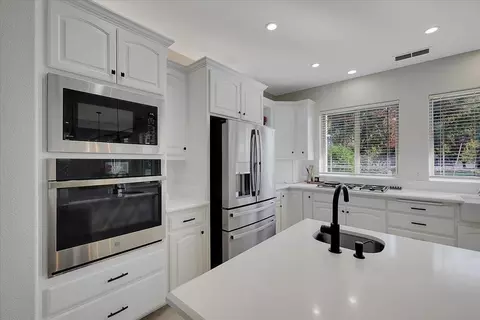 Kitchen - 845 Justeson Ave, Gridley, CA 95948 photo 2 of 15