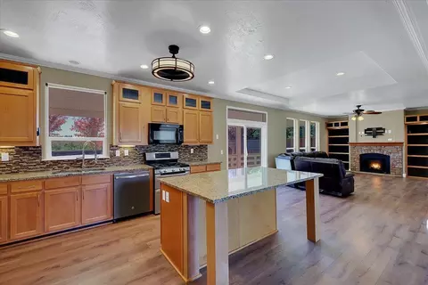 Kitchen - 845 Justeson Ave, Gridley, CA 95948 photo 14 of 15