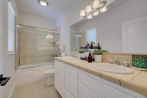 Bath - 845 Justeson Ave, Gridley, CA 95948 photo 1 of 13