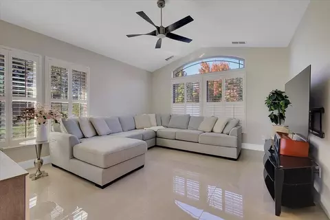 Living - 845 Justeson Ave, Gridley, CA 95948 photo 5 of 13