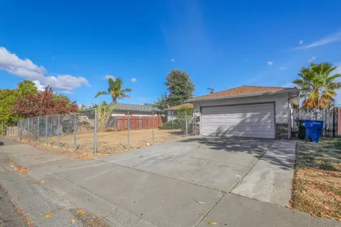 7445 21st St, Sacramento, CA 95822