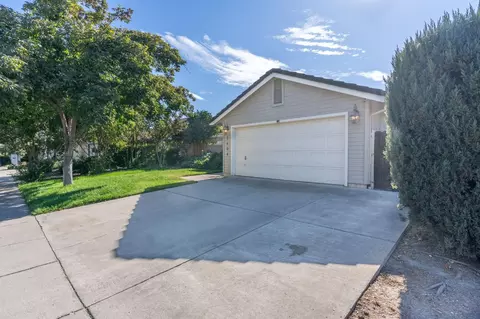 Exterior - 2404 Southfork Ln, Modesto, CA 95355 photo 3 of 7