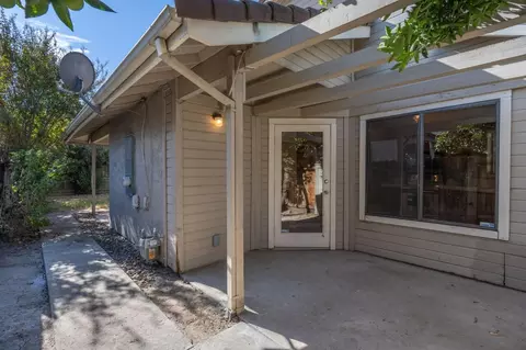 Exterior - 2404 Southfork Ln, Modesto, CA 95355 photo 4 of 7