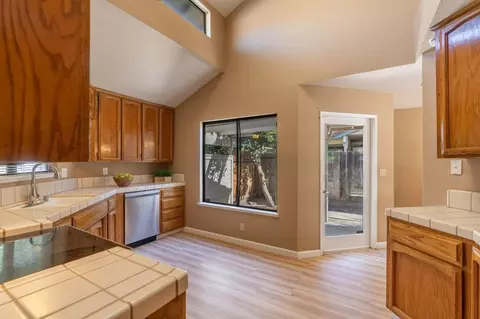Entry Way - 2404 Southfork Ln, Modesto, CA 95355 photo 2 of 2
