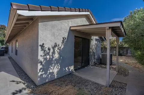 Exterior - 2404 Southfork Ln, Modesto, CA 95355 photo 5 of 7