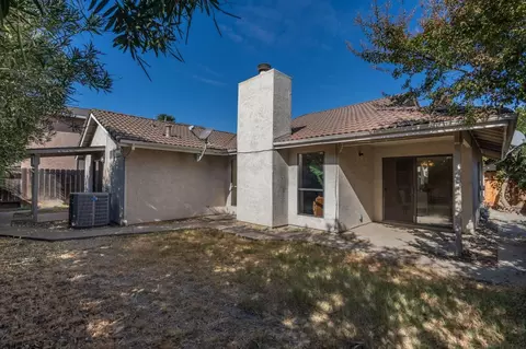 Exterior - 2404 Southfork Ln, Modesto, CA 95355 photo 6 of 7