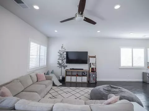 Living - 2949 Shady Acres Loop, Rocklin, CA 95765 photo 2 of 3