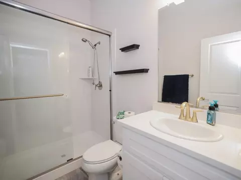 Bath - 2949 Shady Acres Loop, Rocklin, CA 95765 photo 3 of 10