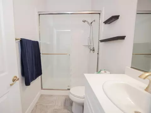 Bath - 2949 Shady Acres Loop, Rocklin, CA 95765 photo 4 of 10