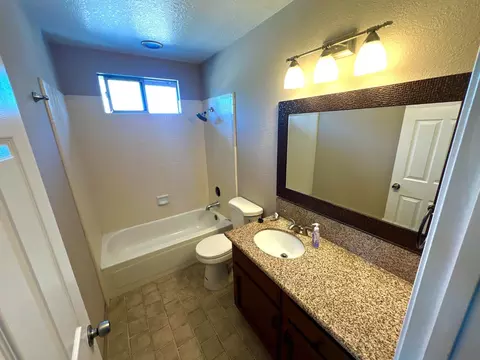Bath - 2060 N Berkeley Ave, Turlock, CA 95382 photo 2 of 3