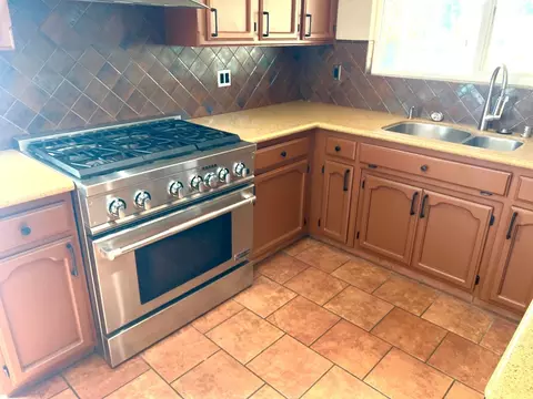 Kitchen - 2060 N Berkeley Ave, Turlock, CA 95382 photo 2 of 4