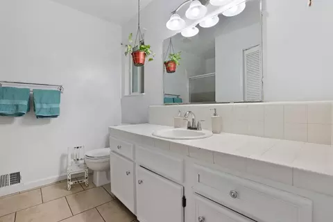 Bath - 1201 Sonoma Ave, Modesto, CA 95355 photo 2 of 3