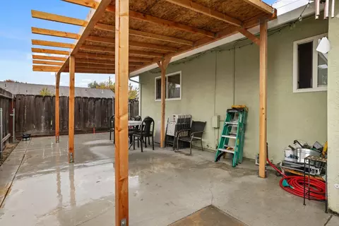 Exterior - 1201 Sonoma Ave, Modesto, CA 95355 photo 5 of 7