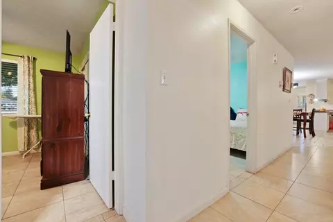 Entry Way - 1201 Sonoma Ave, Modesto, CA 95355 photo 4 of 8