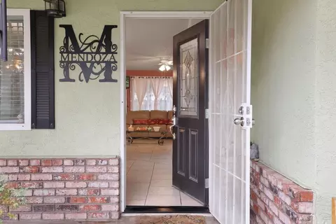 Entry Way - 1201 Sonoma Ave, Modesto, CA 95355 photo 1 of 8