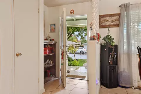 Entry Way - 1201 Sonoma Ave, Modesto, CA 95355 photo 2 of 8