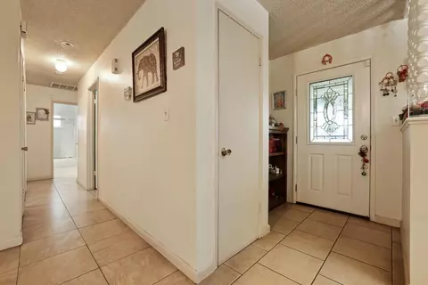 Entry Way - 1201 Sonoma Ave, Modesto, CA 95355 photo 3 of 8