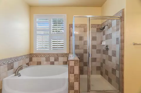 Bath - 4008 Madison Pointe Way, Modesto, CA 95356 photo 4 of 4