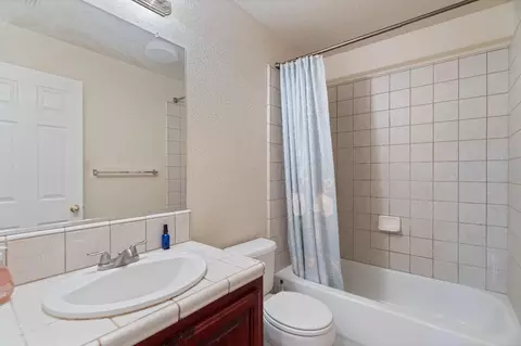 Bath - 4008 Madison Pointe Way, Modesto, CA 95356 photo 1 of 4