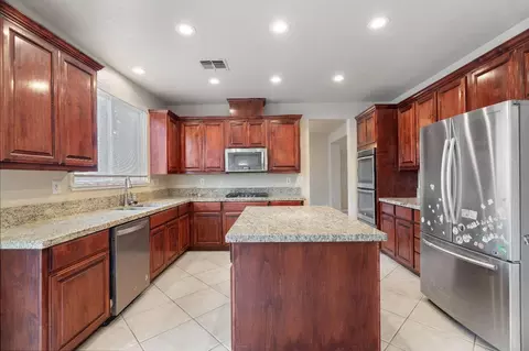 Kitchen - 4008 Madison Pointe Way, Modesto, CA 95356 photo 2 of 3