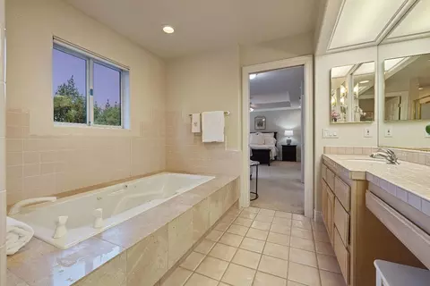 Bath - 819 Harrier Pl, Davis, CA 95616 photo 4 of 4