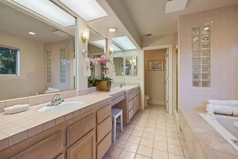 Bath - 819 Harrier Pl, Davis, CA 95616 photo 3 of 4