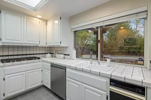 Kitchen - 819 Harrier Pl, Davis, CA 95616 photo 2 of 4