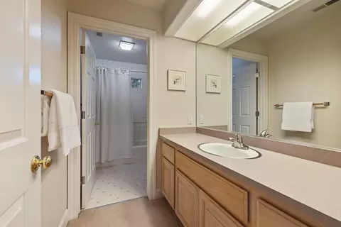 Bath - 819 Harrier Pl, Davis, CA 95616 photo 2 of 4