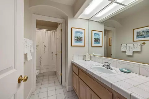 Bath - 819 Harrier Pl, Davis, CA 95616 photo 1 of 4