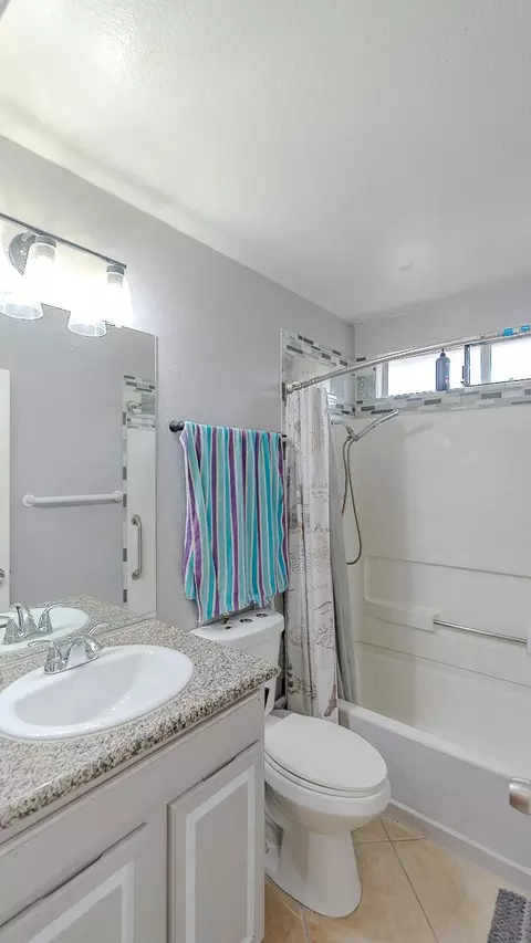 Bath - 308 Goldrun Dr, Modesto, CA 95354 photo 3 of 3