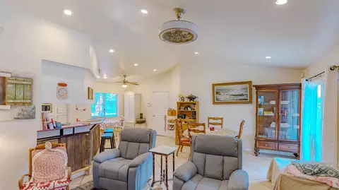 Living - 308 Goldrun Dr, Modesto, CA 95354 photo 2 of 4