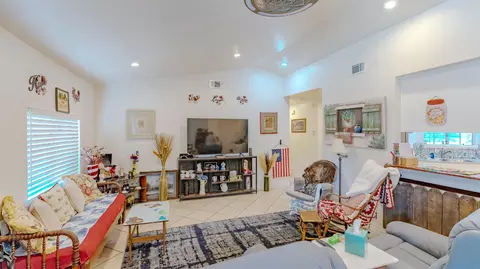 Living - 308 Goldrun Dr, Modesto, CA 95354 photo 3 of 4