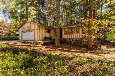 11209 Crescent Dr, Nevada City, CA 95959