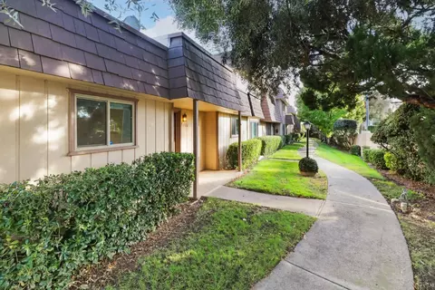 5900 Casa Alegre, Carmichael, CA 95608 photo 2