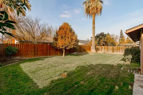 Exterior - 1613 Springwood Dr, Modesto, CA 95350 photo 5 of 6