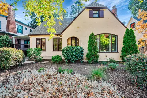 2456 Portola Way, Sacramento, CA 95818