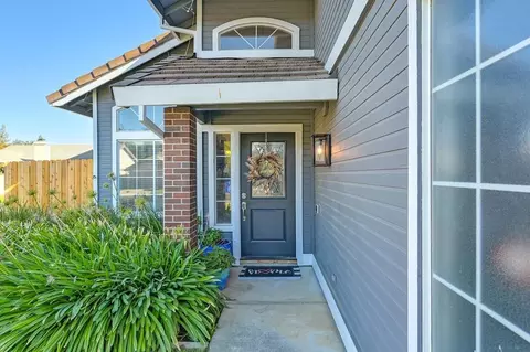 9060 E Valley Dr, Elk Grove, CA 95624