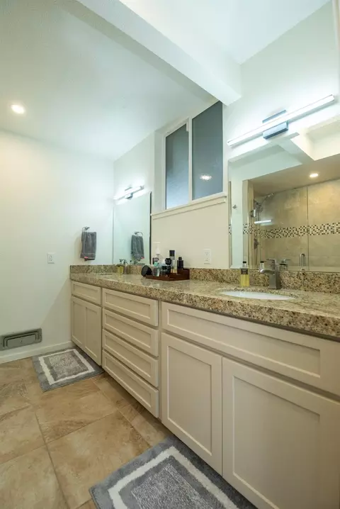 Bath - 313 Northgate Dr, Modesto, CA 95350 photo 2 of 8