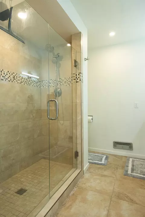 Bath - 313 Northgate Dr, Modesto, CA 95350 photo 3 of 8