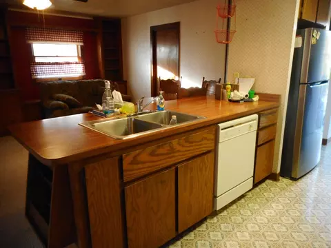 Kitchen - 579 West Ave, Gustine, CA 95322 photo 2 of 4