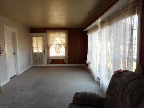 Living - 579 West Ave, Gustine, CA 95322 photo 4 of 7
