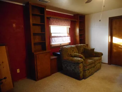 Living - 579 West Ave, Gustine, CA 95322 photo 2 of 7