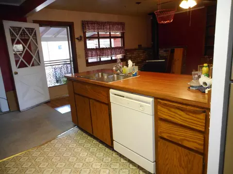 Kitchen - 579 West Ave, Gustine, CA 95322 photo 4 of 4